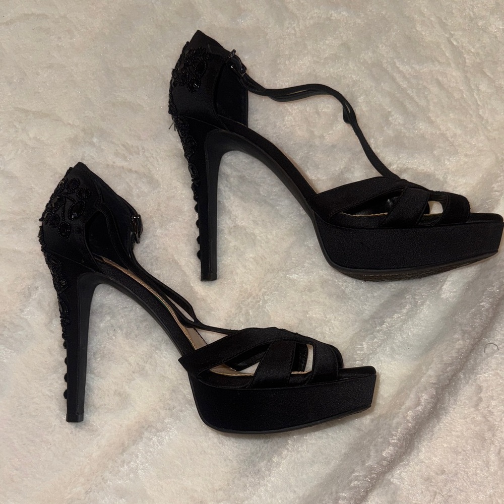 Gianni Bini Black Strappy Heeled Sandals - Picture 7 of 7